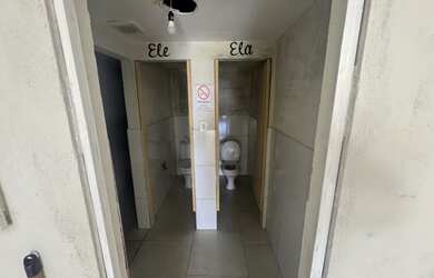 Imagem: A loja possui 2 Banheiros, 120m² de Área e Imóvel novo e