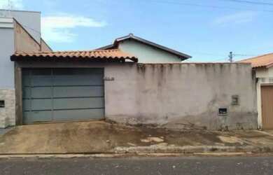 Imagem: A casa possui 3 Dormitórios, 1 Suíte, 2 Banheiros, 1 Vaga