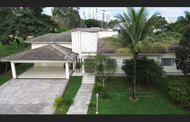 Imagem: A casa em condomínio possui 6 Dormitórios, 4 Suítes, 9 Banheiros