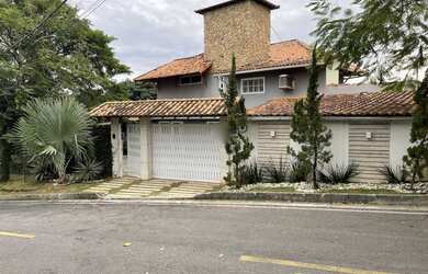 Imagem: A casa possui 4 Dormitórios, 4 Suítes, 7 Banheiros, Acomodam