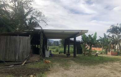 Imagem: A fazenda possui 3 Dormitórios, 2 Banheiros, 2 Vagas na garagem