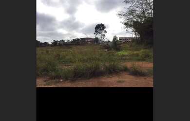 Imagem: O terreno possui 1 Dormitório, 1 Suíte, 1 Banheiro, 100 Vagas