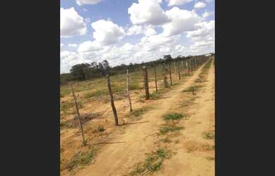 Imagem: O terreno possui 2.000m² de Área, 20m² de Área Privada