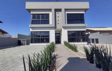 Imagem: O apartamento possui 2 Dormitórios, 1 Suíte, 2 Banheiros