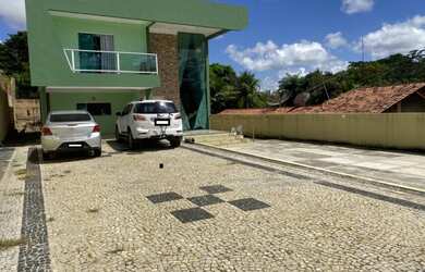 Imagem: A casa possui 5 Dormitórios, 4 Suítes, 5 Banheiros, 8 Vagas