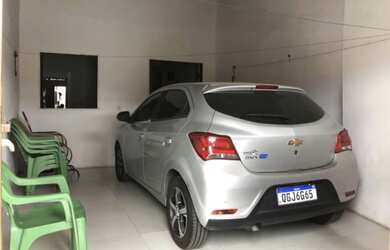 Imagem: A casa possui 2 Dormitórios, 2 Suítes, 1 Banheiro, Acomodam