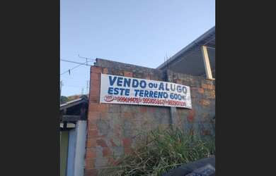 Imagem: O terreno possui Acomodam 111 pessoas, 600m² de Área e está