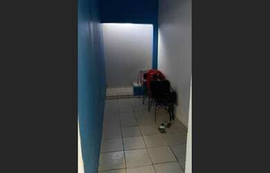 Imagem: A casa possui 4 Dormitórios, 1 Banheiro, 1 Vaga na garagem