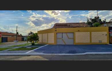 Imagem: O apartamento possui 3 Dormitórios, 1 Suíte, 2 Banheiros