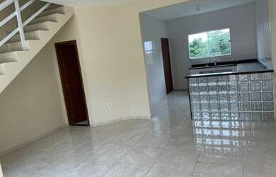 Imagem: A casa possui 2 Dormitórios, 1 Suíte, 3 Banheiros, 1 Vaga