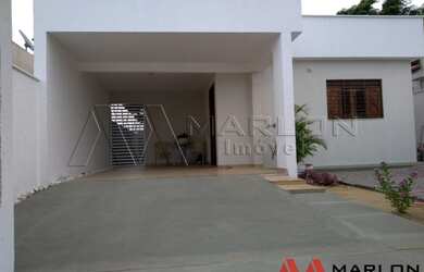 Imagem: A casa possui 3 Dormitórios, 1 Suíte, 2 Banheiros, 1 Vaga