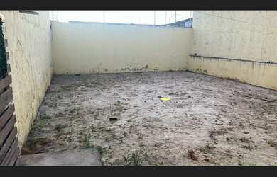 Imagem: A casa possui 2 Dormitórios, 1 Banheiro, Acomodam 4 pessoas