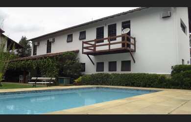 Imagem: O apartamento possui 7 Dormitórios, 5 Suítes, 10 Banheiros