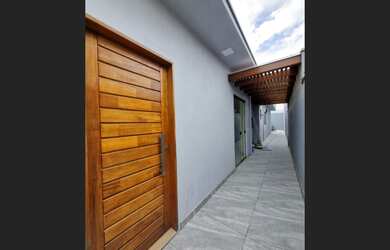 Imagem: A casa possui 2 Dormitórios, 1 Suíte, 2 Banheiros, 2 Vagas