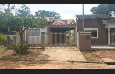 Imagem: A casa possui 2 Dormitórios, 1 Banheiro, 1 Vaga na garagem