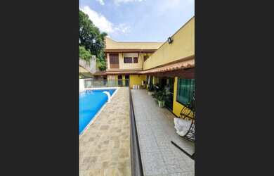 Imagem: A fazenda possui 30 Dormitórios, 2 Suítes, 6 Banheiros, Acomodam