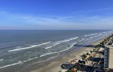 Imagem: O apartamento possui 2 Dormitórios, 1 Suíte, 2 Banheiros