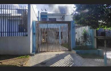 Imagem: A casa possui Imóvel de leilão e está localizado em Mandaguari