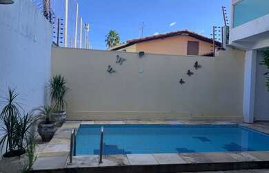 Imagem: A casa possui 4 Dormitórios, 3 Suítes, 2 Banheiros, 3 Vagas