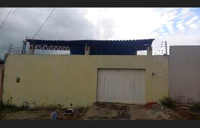 Imagem: A casa possui 3 Dormitórios, 1 Suíte, 1 Banheiro, 2 Vagas