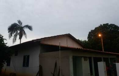 Imagem: A casa possui 1 Banheiro, 1 Vaga na garagem, 100m² de Área