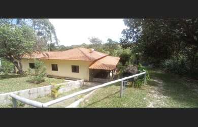 Imagem: A fazenda possui 3 Dormitórios, 1 Suíte, 1 Banheiro, 6 Vagas