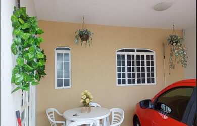 Imagem: A casa possui 2 Dormitórios, 2 Banheiros, Acomodam 6 pessoas