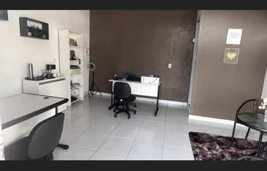 Imagem: A sala comercial possui 1 Banheiro e Imóvel mobiliado e está