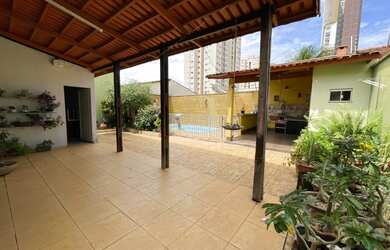 Imagem: A casa possui 4 Dormitórios, 2 Suítes, 3 Banheiros, 3 Vagas