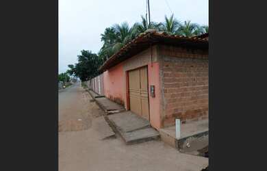 Imagem: A casa possui 3 Dormitórios, 1 Suíte, 1 Banheiro, 2 Vagas