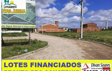 Imagem: O terreno possui 2 Dormitórios, 2 Suítes, 2 Banheiros, Acomodam