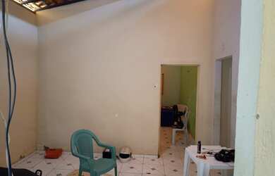 Imagem: A casa possui 3 Dormitórios, 1 Banheiro e está localizado