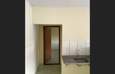 Imagem: A casa possui 2 Dormitórios, 1 Suíte, 1 Banheiro, 300m² de