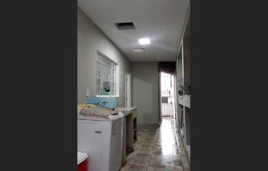 Imagem: A casa possui 2 Dormitórios, 1 Banheiro e está localizado