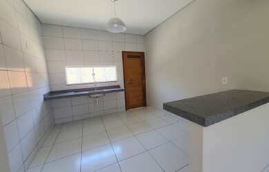 Imagem: A casa para alugar possui 2 Dormitórios, 1 Suíte, 1 Banheiro