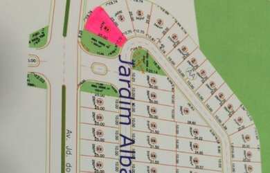 Imagem: O terreno possui 343m² de Área e está localizado em Porto