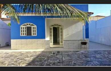 Imagem: A casa possui 3 Dormitórios, 1 Suíte, 2 Banheiros, 2 Vagas