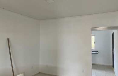 Imagem: A casa possui 2 Dormitórios, 1 Banheiro, 2 Vagas na garagem