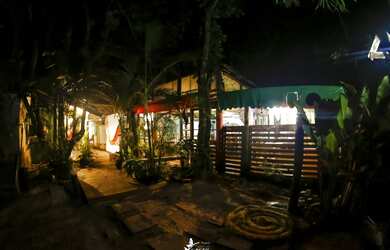 Imagem: A pousada chalé possui 10 Dormitórios, 7 Suítes, Acomodam