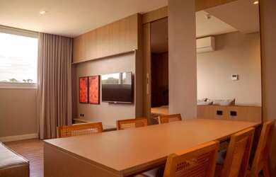 Imagem: O studio possui 1 Dormitório, 1 Suíte, 1 Banheiro, Acomodam