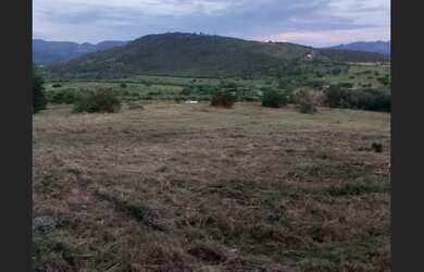 Imagem: O terreno possui 9.000m² de Área e está localizado em Caldeirão