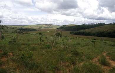 Imagem: A fazenda e está localizado em Oliveira, MG à venda por