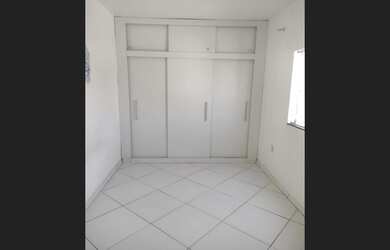 Imagem: A casa possui 3 Dormitórios, 1 Suíte, 2 Banheiros, 210m²