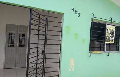 Imagem: A casa possui 3 Dormitórios, 2 Banheiros, 1 Vaga na garagem