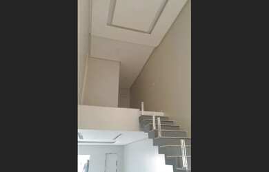 Imagem: A casa em condomínio possui 4 Dormitórios, 2 Suítes, 4 Banheiros