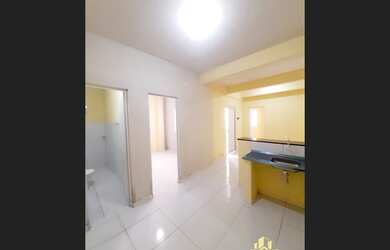 Imagem: A casa em condomínio possui 2 Dormitórios, 1 Banheiro, Acomodam