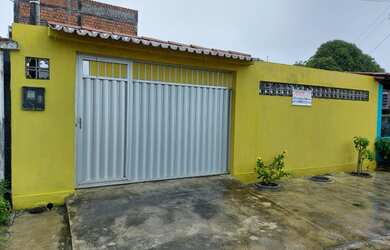 Imagem: A casa possui 3 Dormitórios, 1 Suíte, 1 Banheiro, 3 Vagas