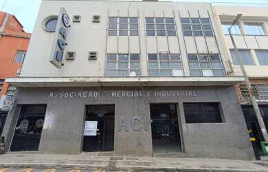 Imagem: A loja possui 2 Banheiros, 107m² de Área e está localizado