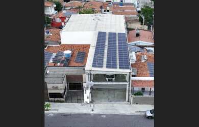 Imagem: O depósito possui 4 Banheiros, 15 Vagas na garagem e está