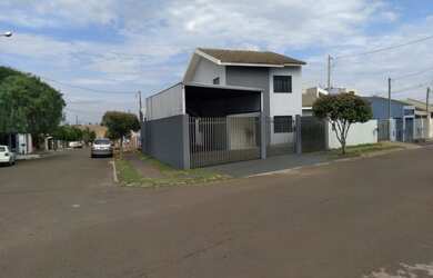 Imagem: A casa possui 3 Dormitórios, 1 Suíte, 2 Banheiros, 2 Vagas